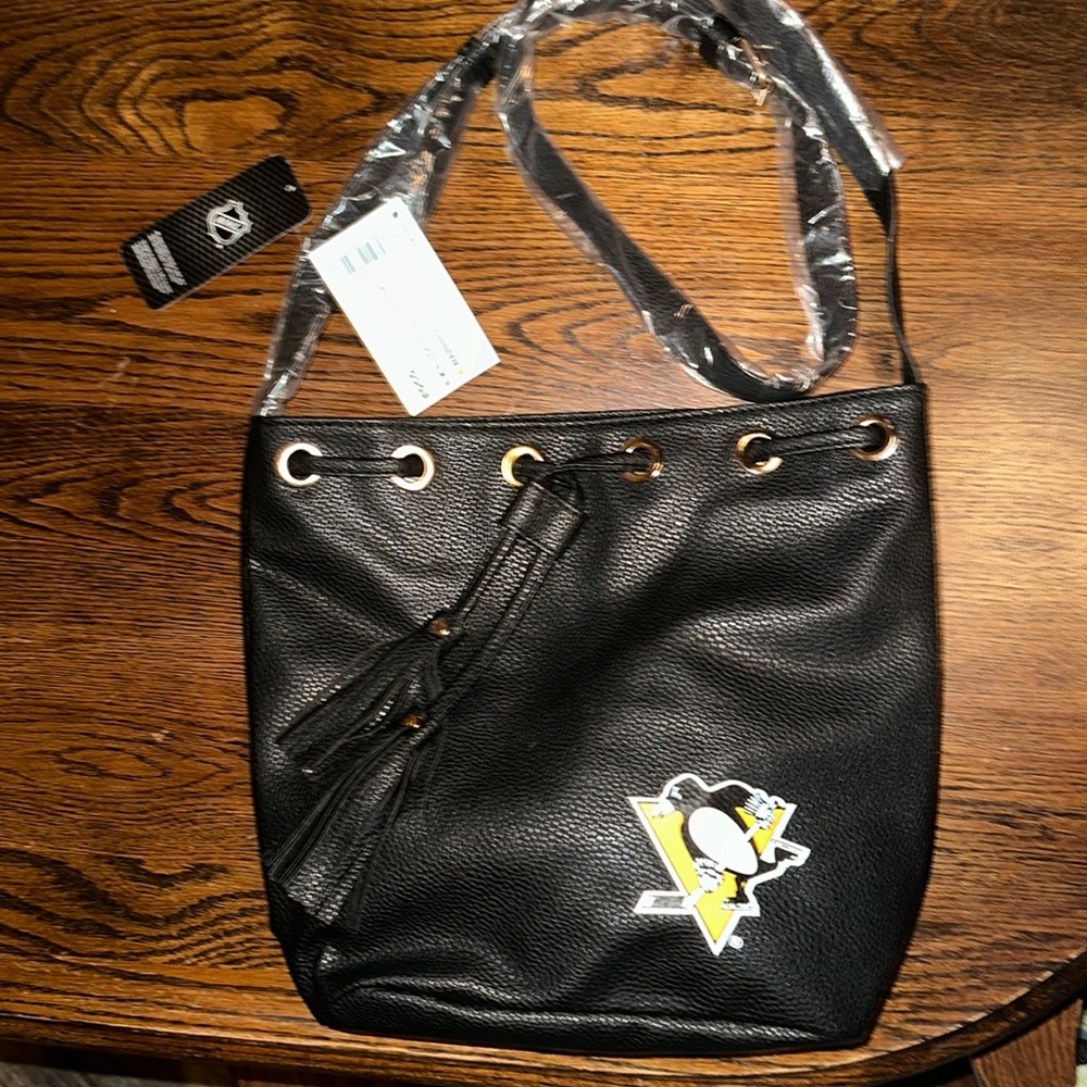 NWT NHL Pittsburgh Penguins - Black Pebbled Leather feeling material, drawstring